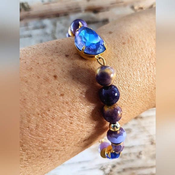 Lavender Jade,  Picasso Purple Beads & Crystal Pendant In Gold Plated Bracelet - Picture 5 of 6